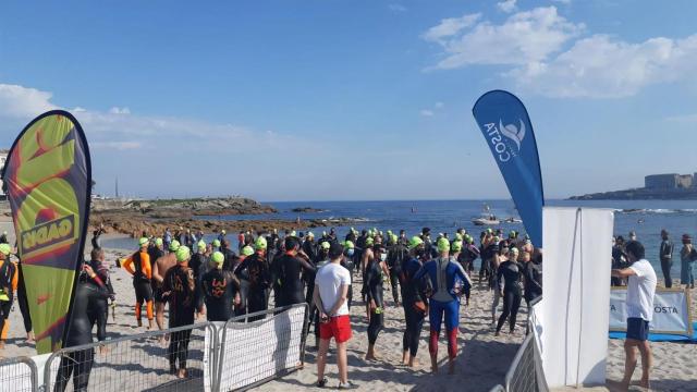 360 nadadores cruzaron la bahía coruñesa en la Travesía Costa 2021