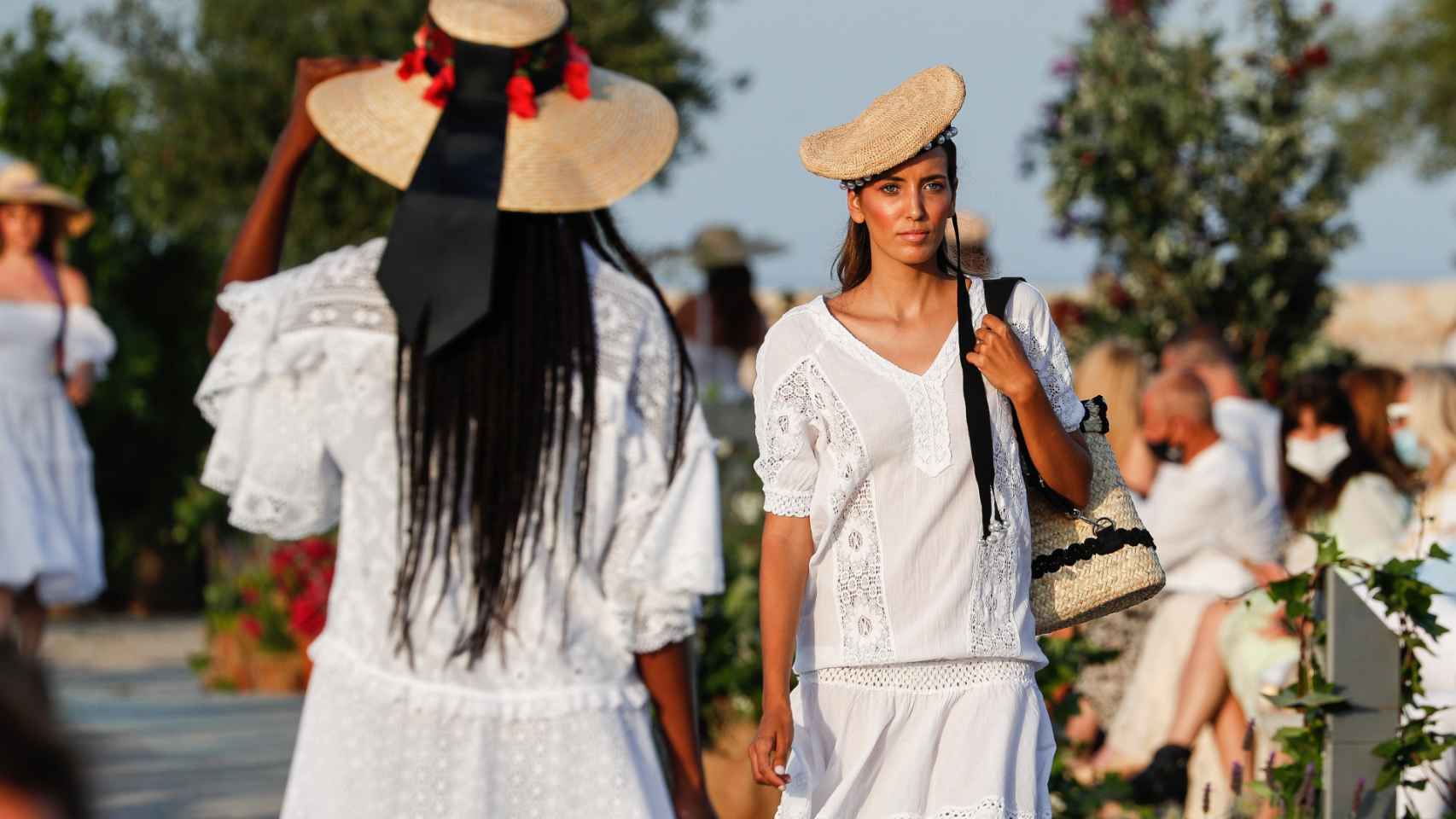 La moda Adlib de Ibiza celebra sus 50 años sobre la pasarela.