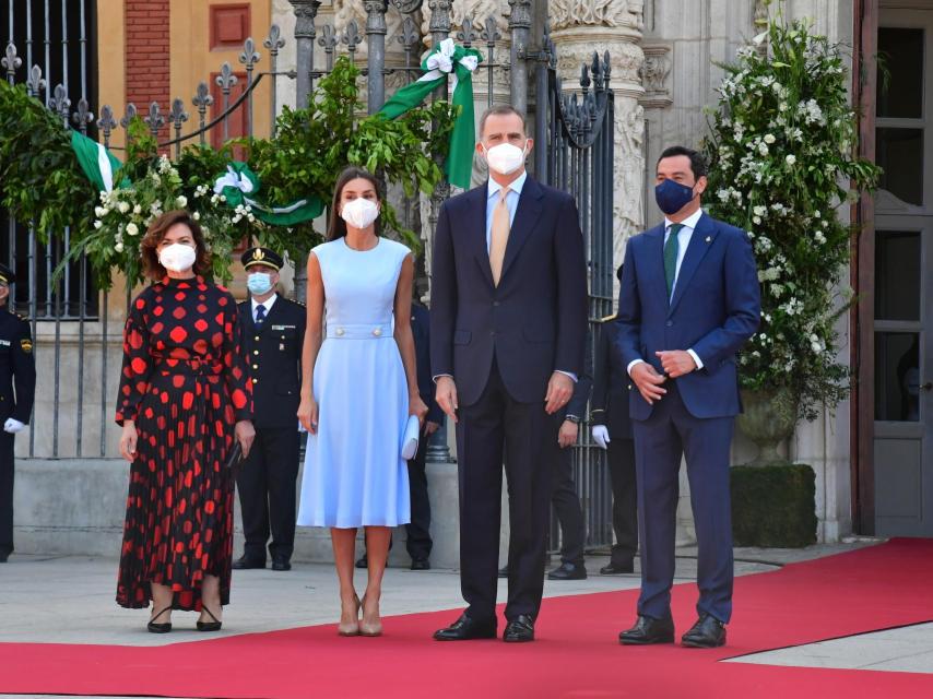 Carmen Calvo, Letizia, Felipe VI y Juan Moreno Bonilla.