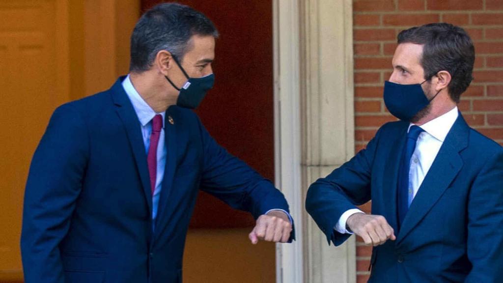 Pedro Sánchez y Pablo Casado, durante uno de sus últimos encuentros en Moncloa. EFE