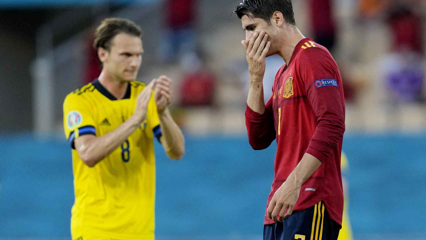 Álvaro Morata se lamenta tras una ocasión desaprovechada y mientras escucha pitos de parte de la afición