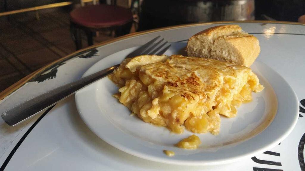 El pincho de tortilla de patatas de Bodega La Ardosa.