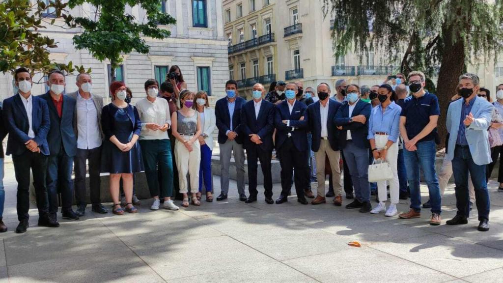 Foto conjunta para la petición de una financiación justa con la Comunidad.