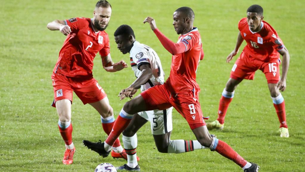 Nuno Mendes, durante un partido con Portugal