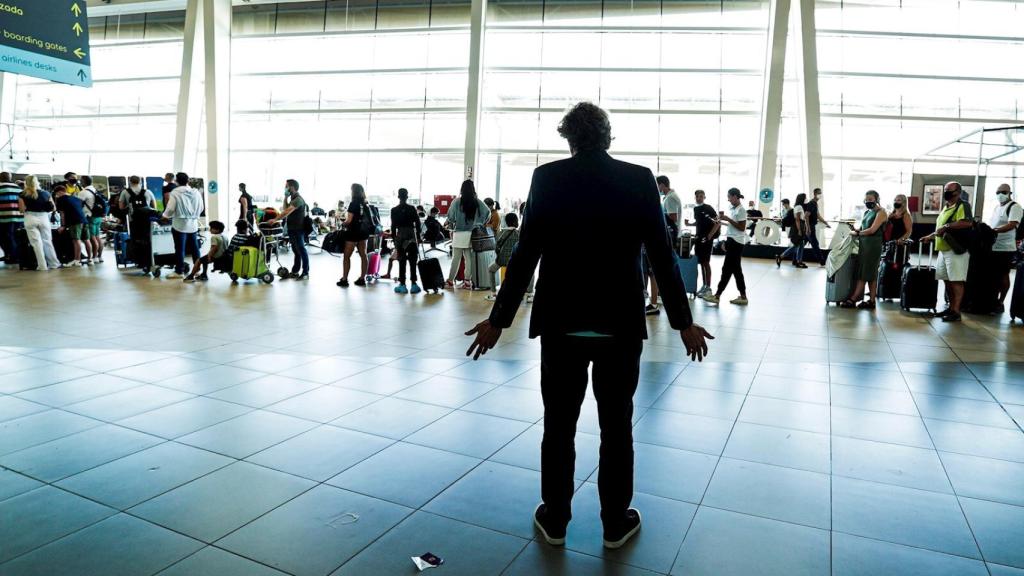 Éxodo de turistas británicos de Portugal al endurecer Reino Unido las medidas. EFE/EPA/Luis Forra.