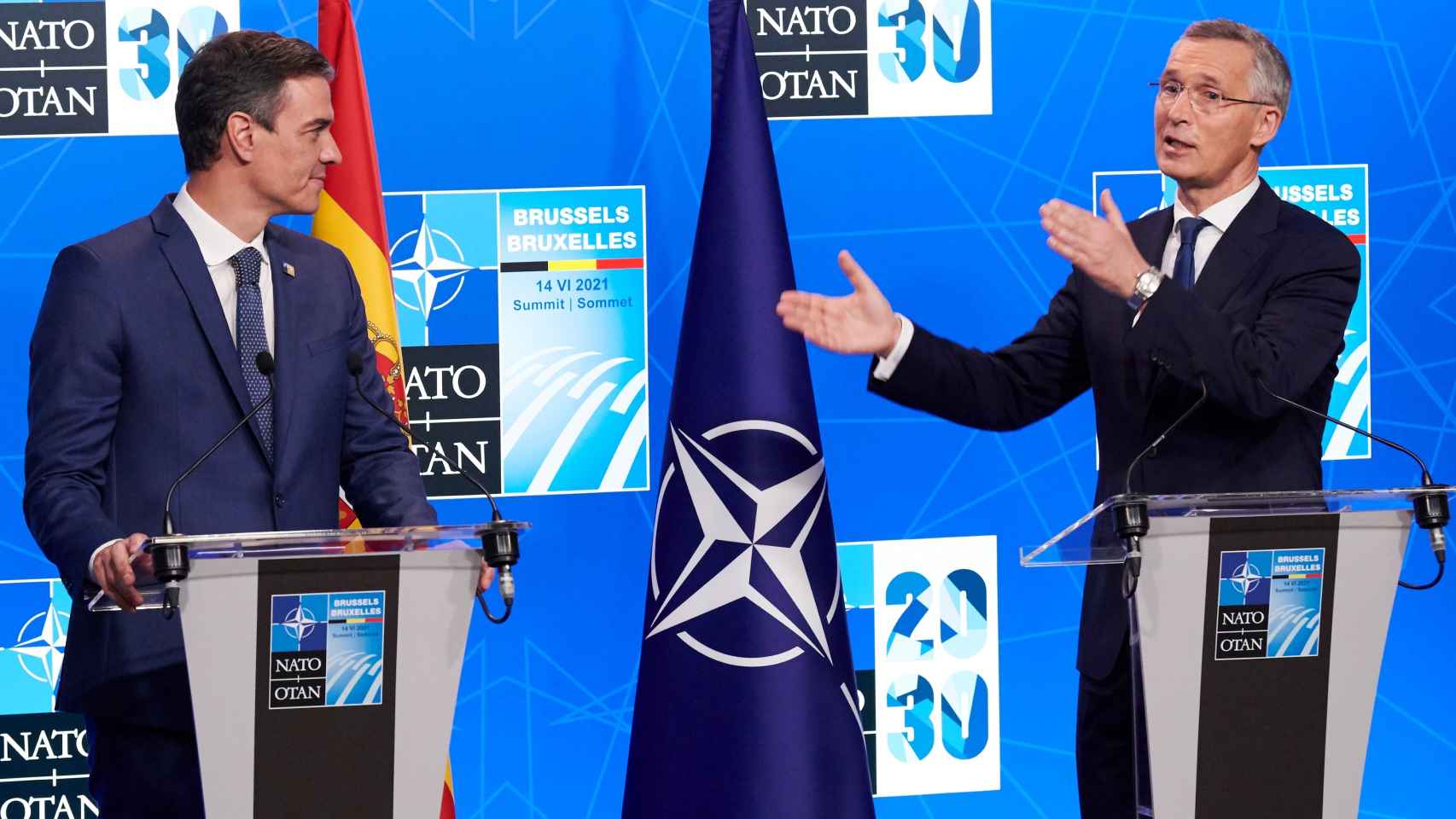 Pedro Sánchez y el secretario general de la OTAN, Jens Stoltenberg, en la cumbre de la Alianza Atléntica de Bruselas.