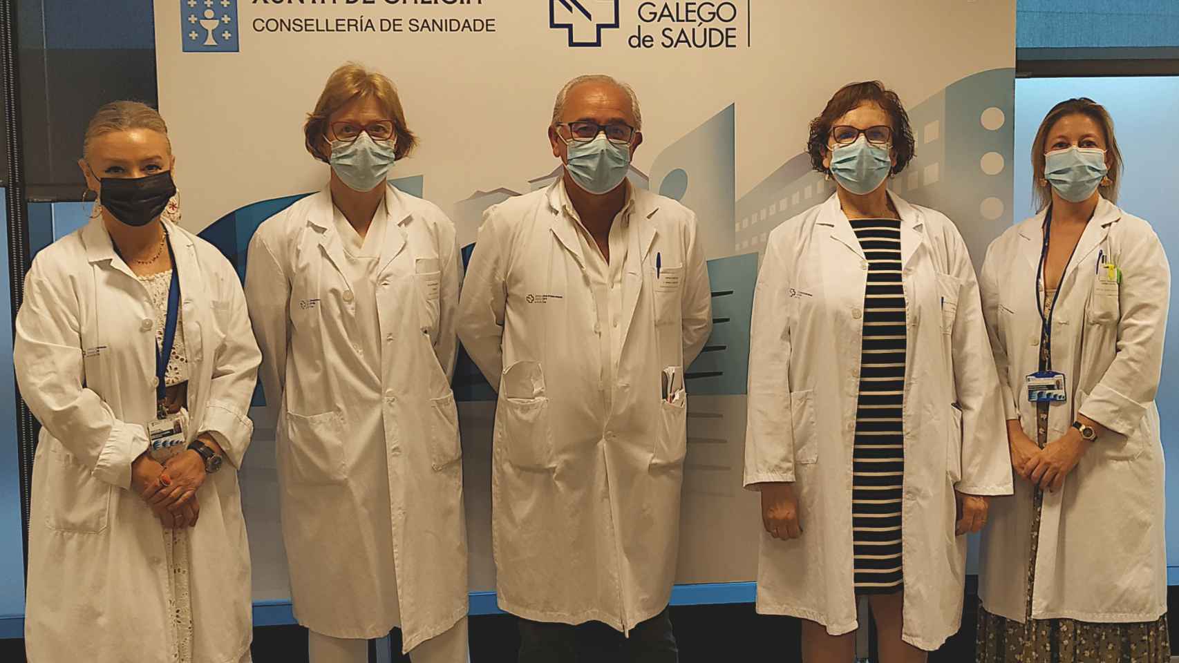 La directora Asistencial, Susana Cerqueiro; la digestóloga  Luisa Castro; el cirujano  Enrique Moncada;  la farmacéutica Pilar Ascuence; y la subdirectora de Prestación Farmacéutica, Isabel Rey