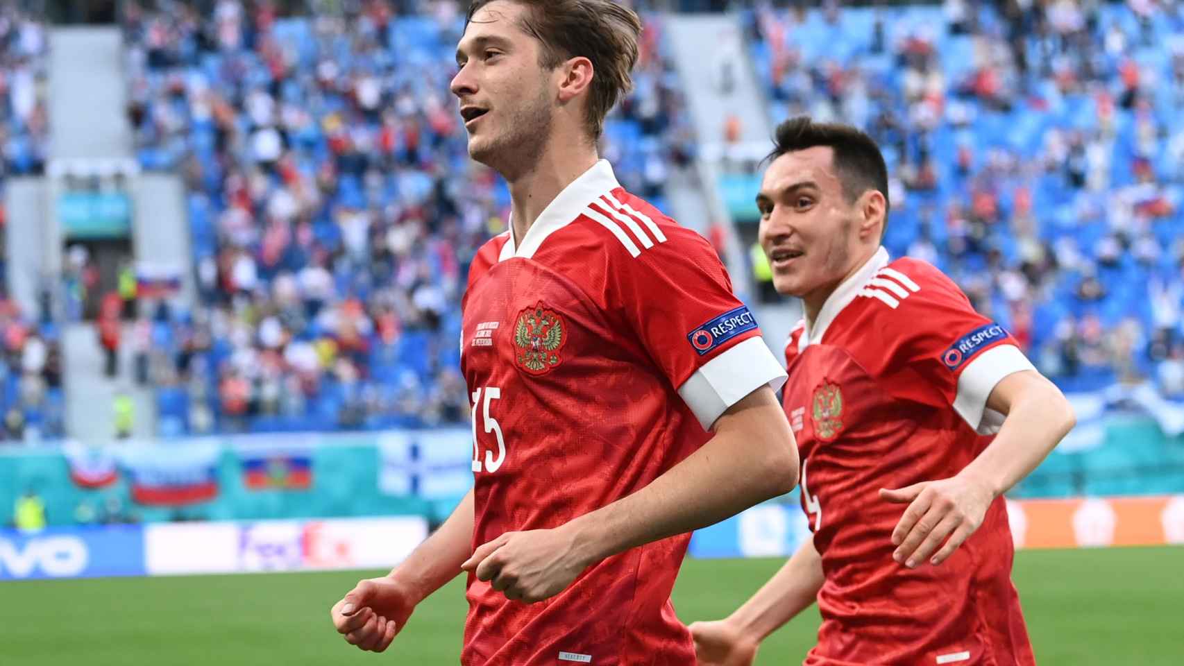 Miranchuk celebra su gol con Rusia contra Finlandia