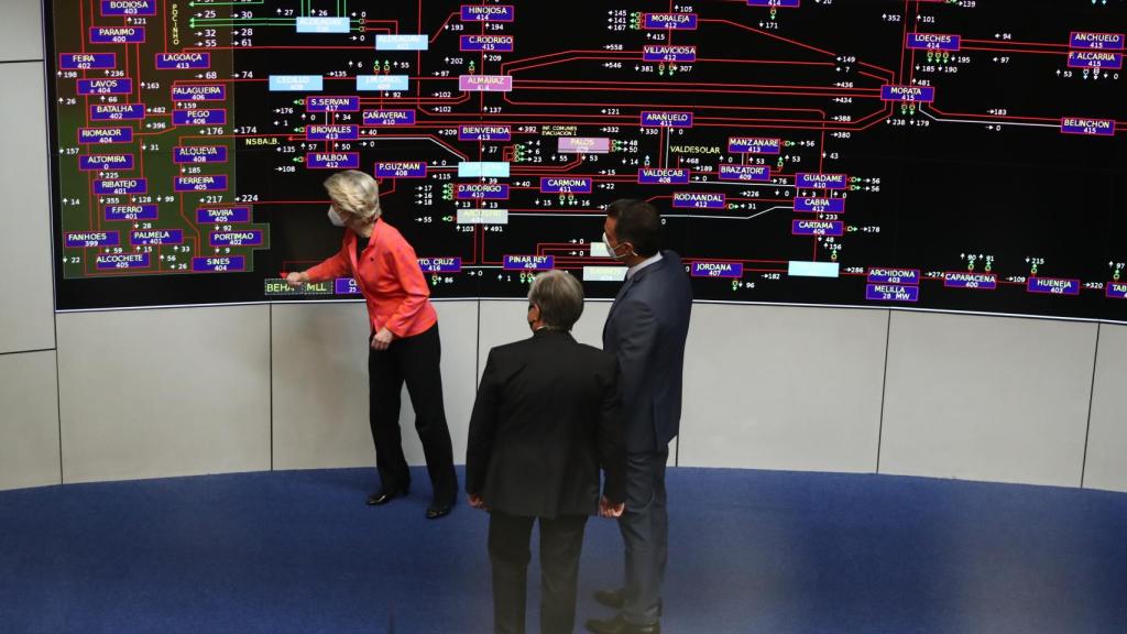 Ursula von der Leyen y Pedro Sánchez han visitado la sede de Red Eléctrica