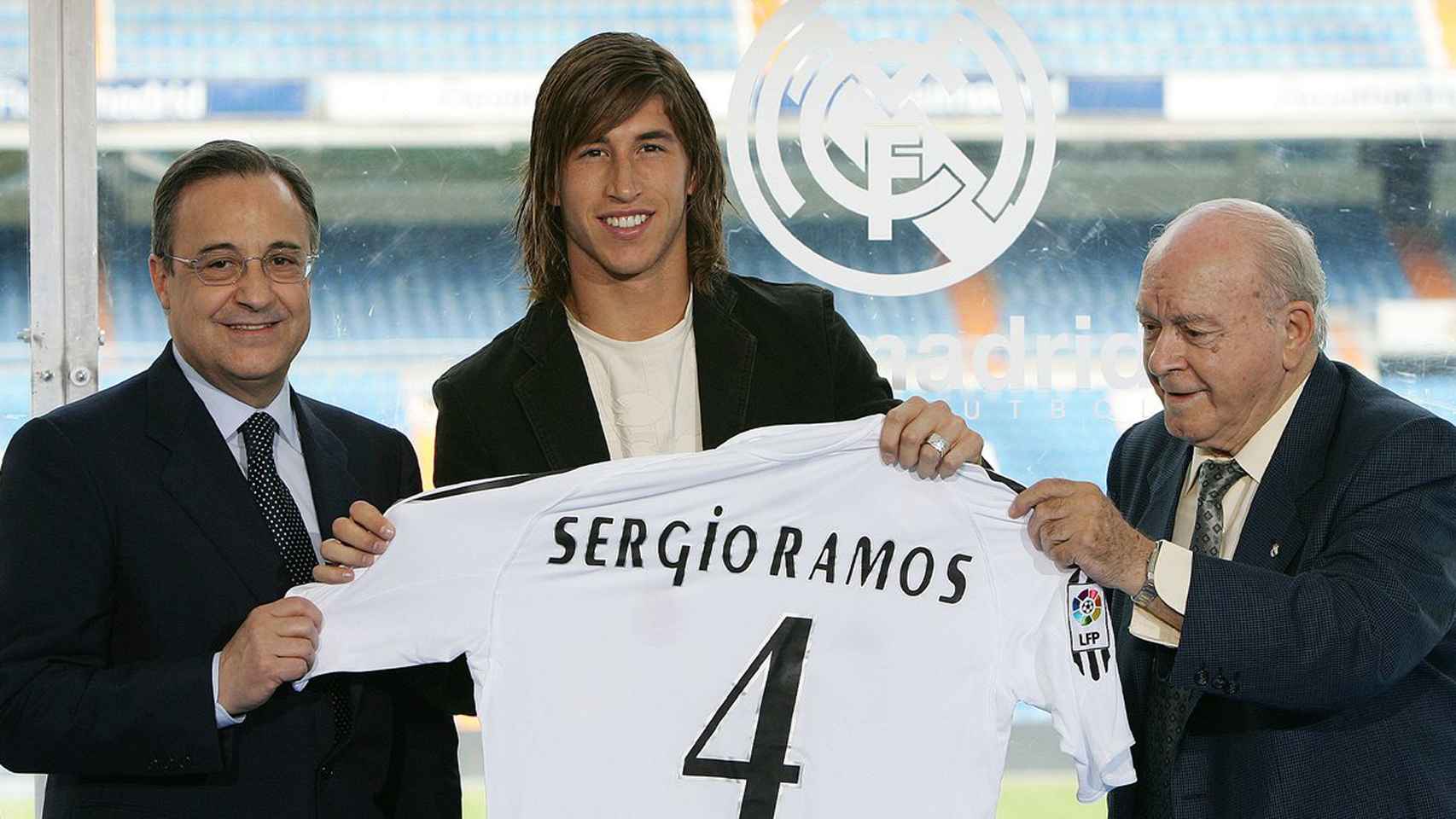 Florentino Pérez, Sergio Ramos y Alfredo Di Stéfano en la presentación del sevilla como nuevo jugador del Real Madrid