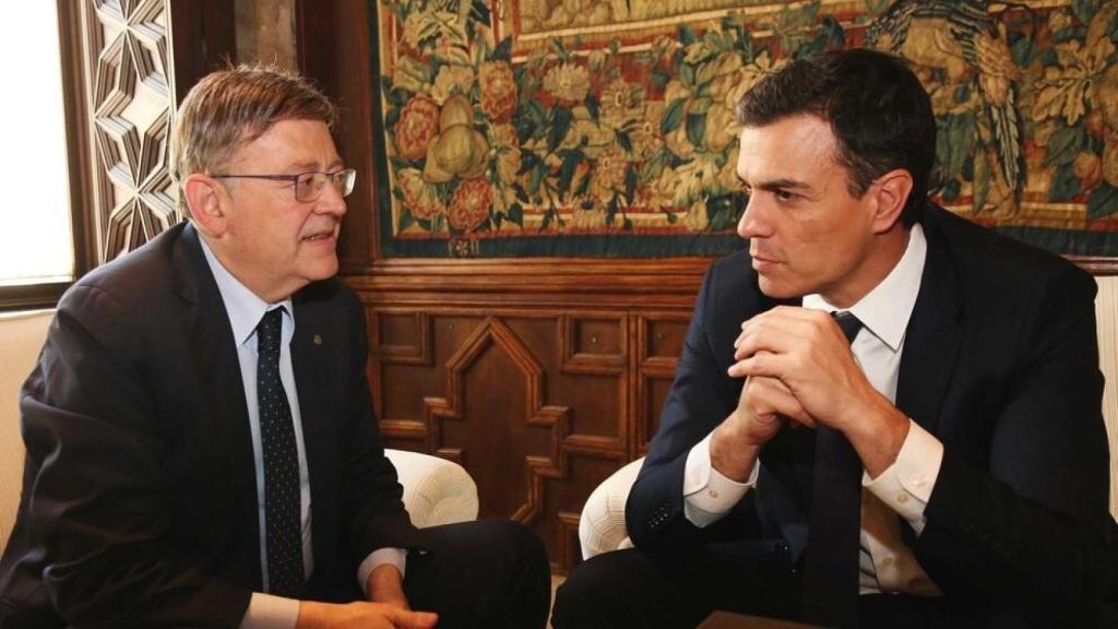 Ximo Puig, junto a Pedro Sánchez en una de sus visitas al Palau de la Generalitat Valenciana. EE