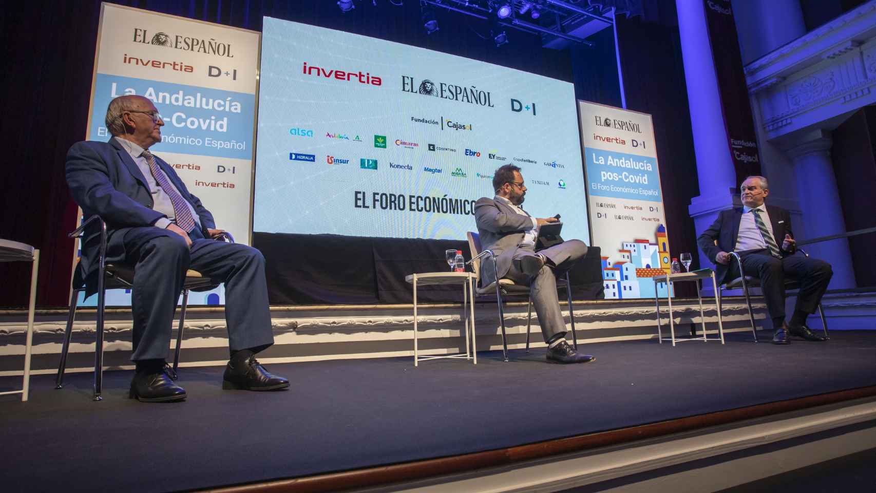 Antonio Aguado (I), Eduardo Ortega y Antonio Mingorance (D) en el I Foro Económico Español.