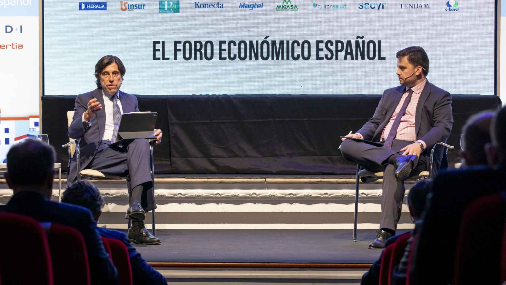 Manuel Manrique, presidente y CEO de Sacyr, durante su conversación con Arturo Criado, subdirector de Invertia, en la segunda jornada del Foro Económico Español 'La Andalucía pos-Covid'.