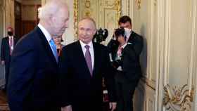 Putin y Biden durante el encuentro que han mantenido en Ginebra.