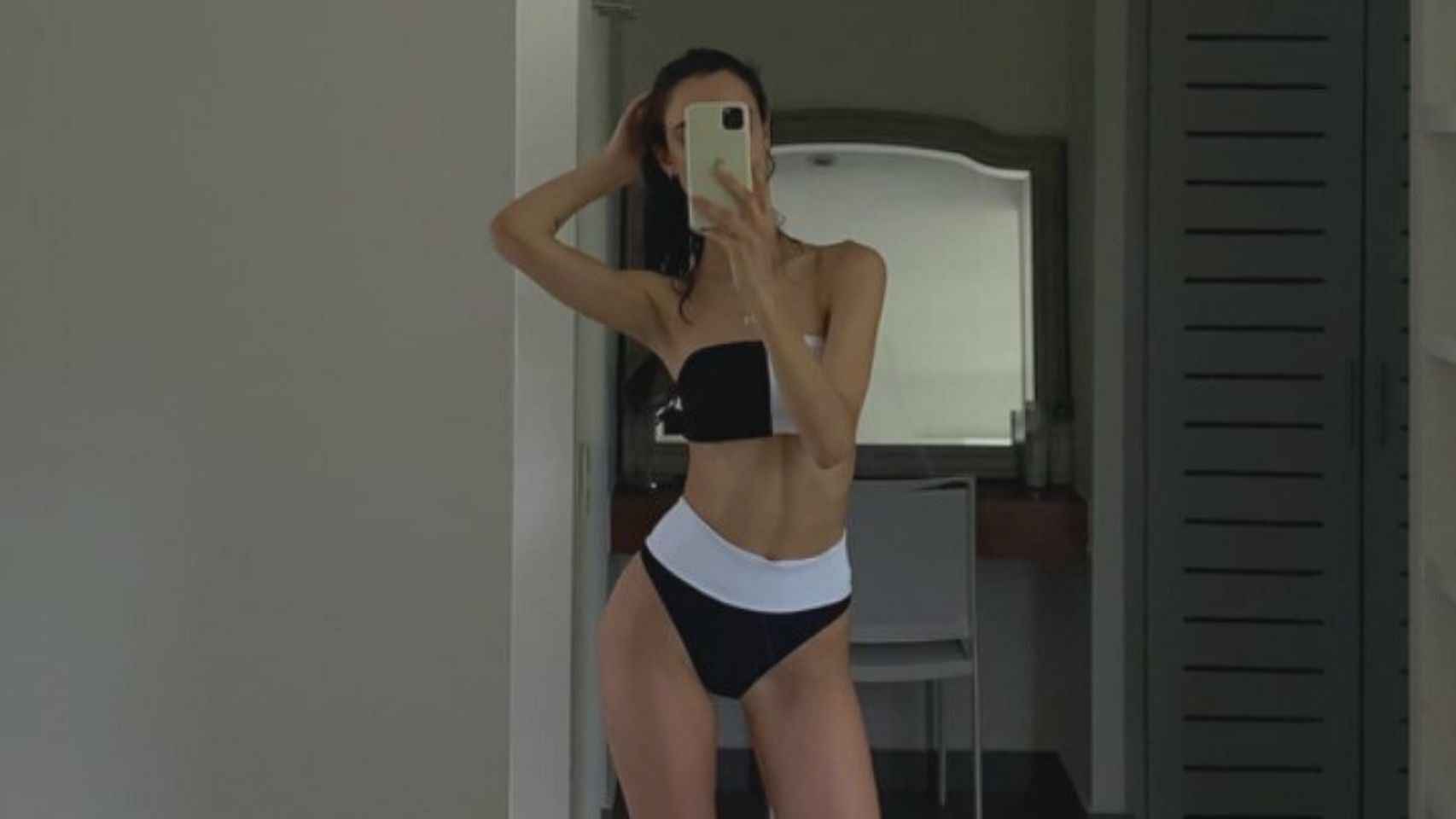Blanca Padilla tiene el bikini bicolor que más estiliza la silueta.