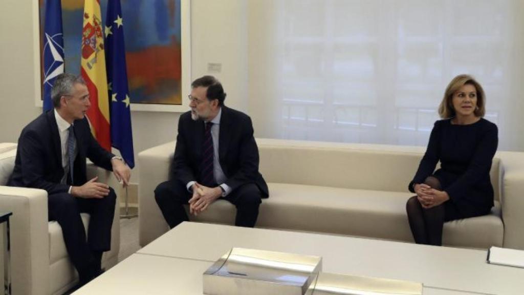 Rajoy y Cospedal, reunidos en Moncloa con el todavía secretario general de la OTAN, Stoltenberg.