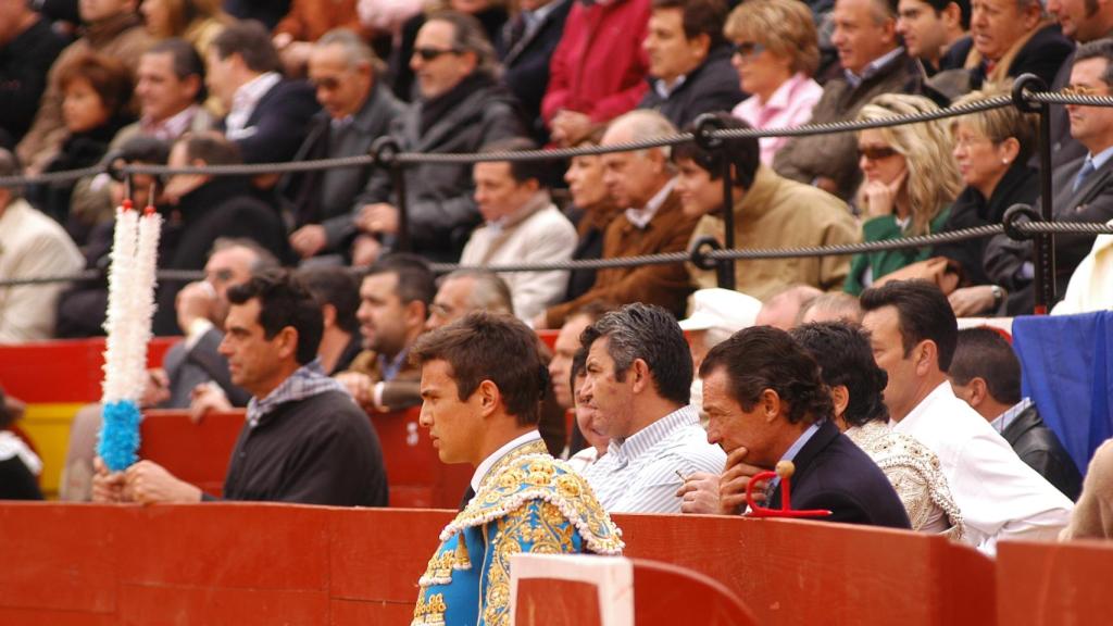 El maestro Manzanares y su hijo José Mari, en la Plaza de Toros de Valencia.