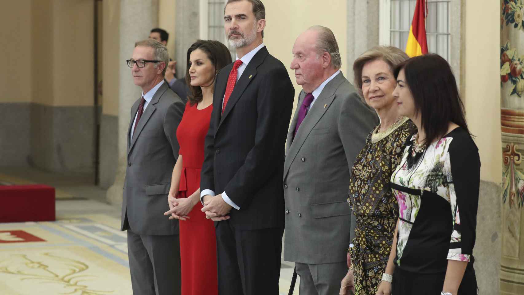 Letizia y Felipe, junto a Juan Carlos, Sofía y dos de los ministros de la legislatura vigente, en los Premios Nacionales de Deporte, en 2019.