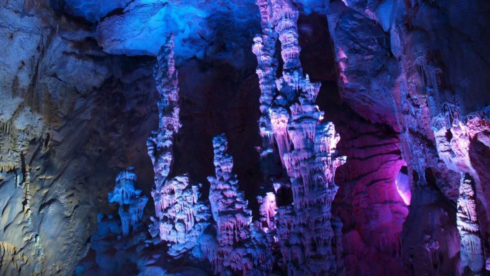 Las Cuevas del Canelobre en Busot tienen más de 145 millones de años.
