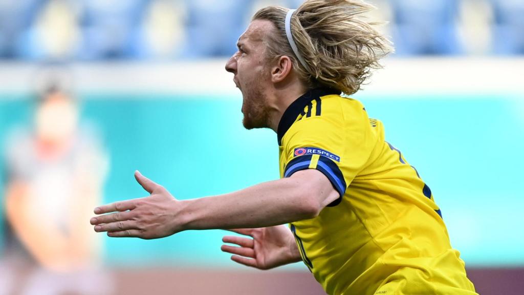 Emil Forsberg celebra su gol de penalti contra Eslovaquia