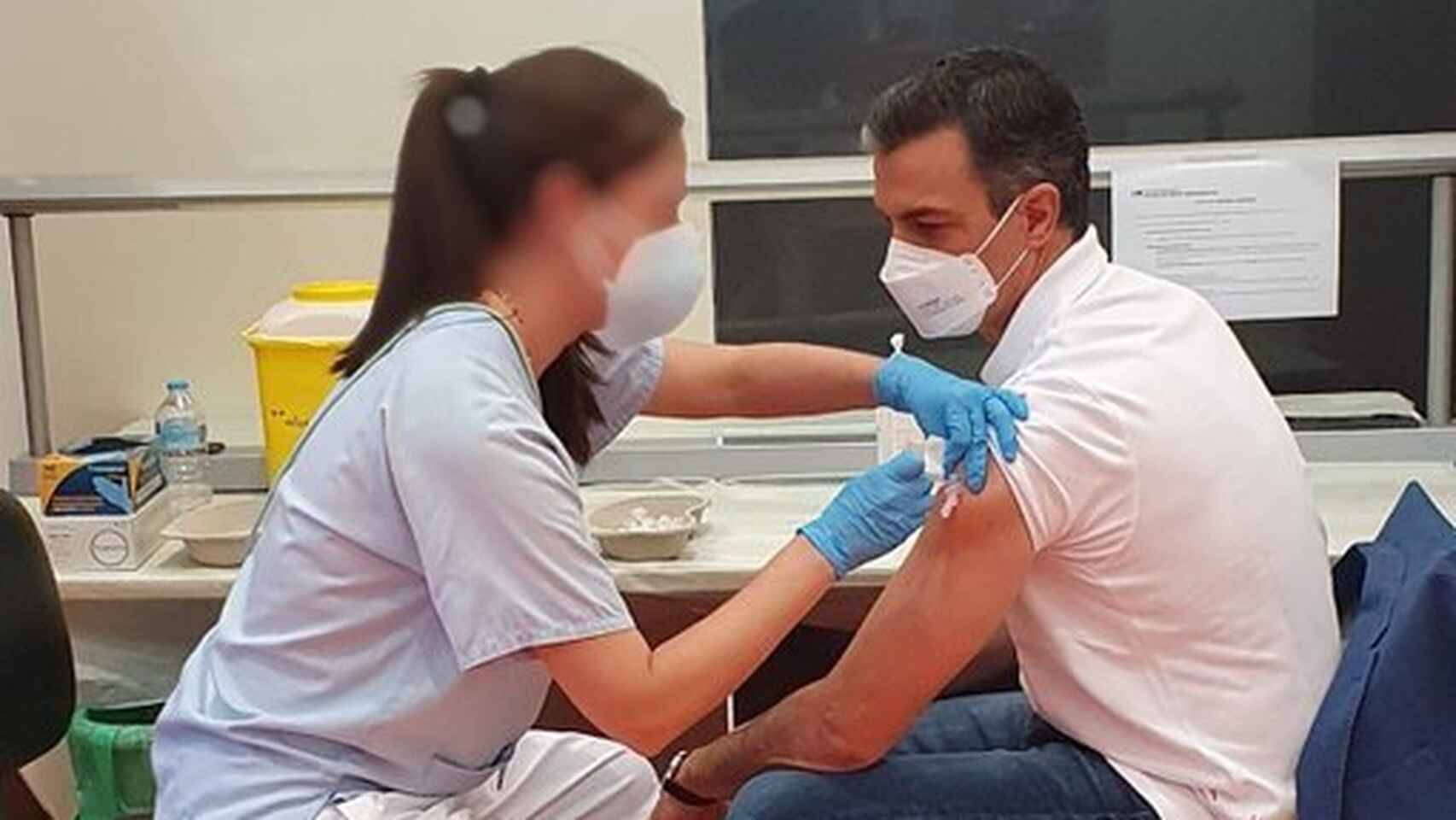 Pedro Sánchez recibe la vacuna contra el coronavirus