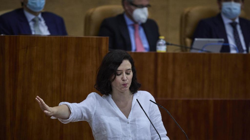 La presidenta en funciones de la Comunidad de Madrid, Isabel Díaz Ayuso, interviene en la segunda sesión del pleno de su investidura en la Asamblea de Madrid.