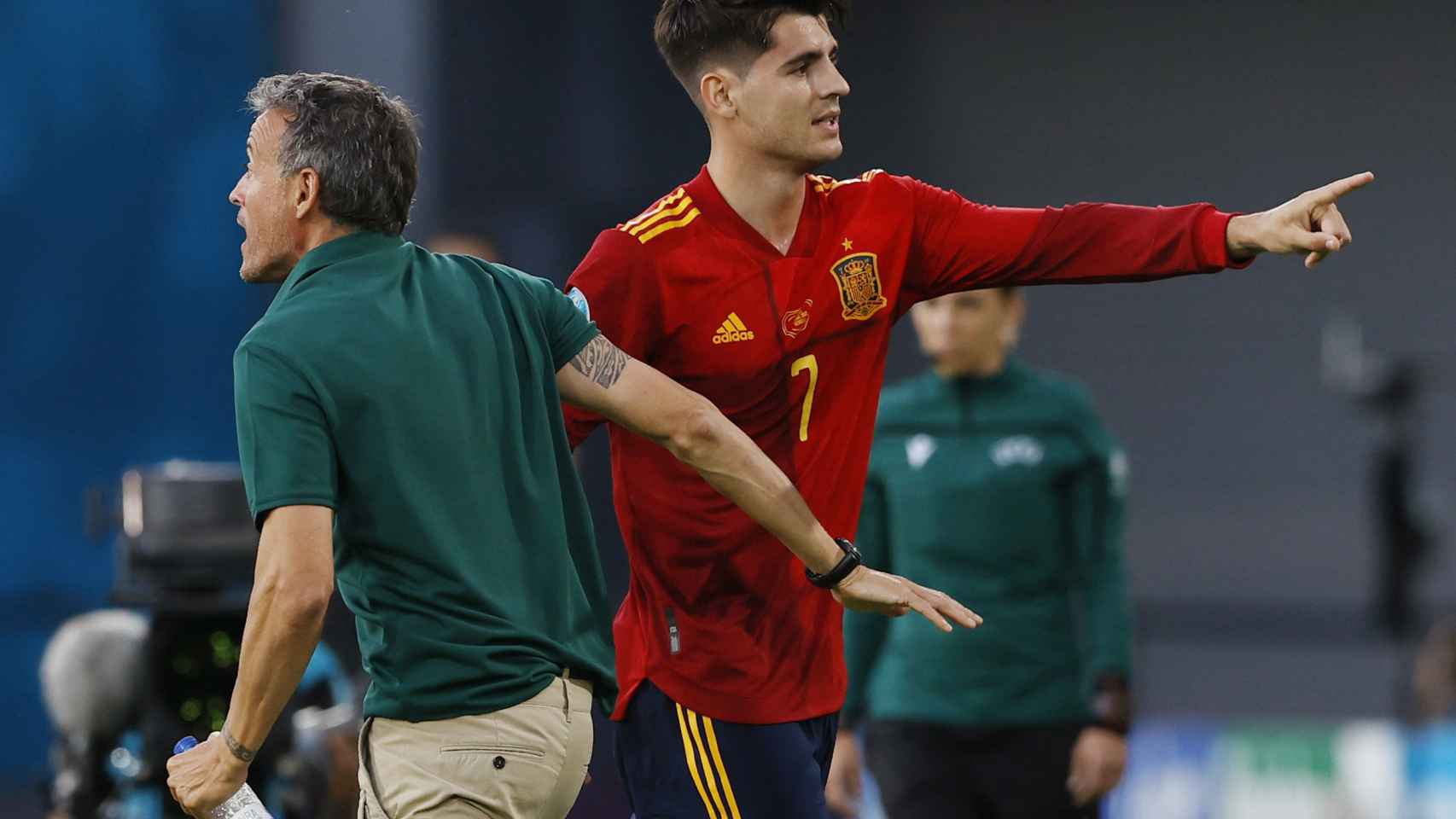Álvaro Morata celebra con Luis Enrique su gol a Polonia