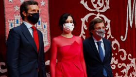 Isabel Díaz Ayuso junto con el presidente del PP, Pablo Casado y el alcalde de Madrid, José Luis Martínez-Almeida.