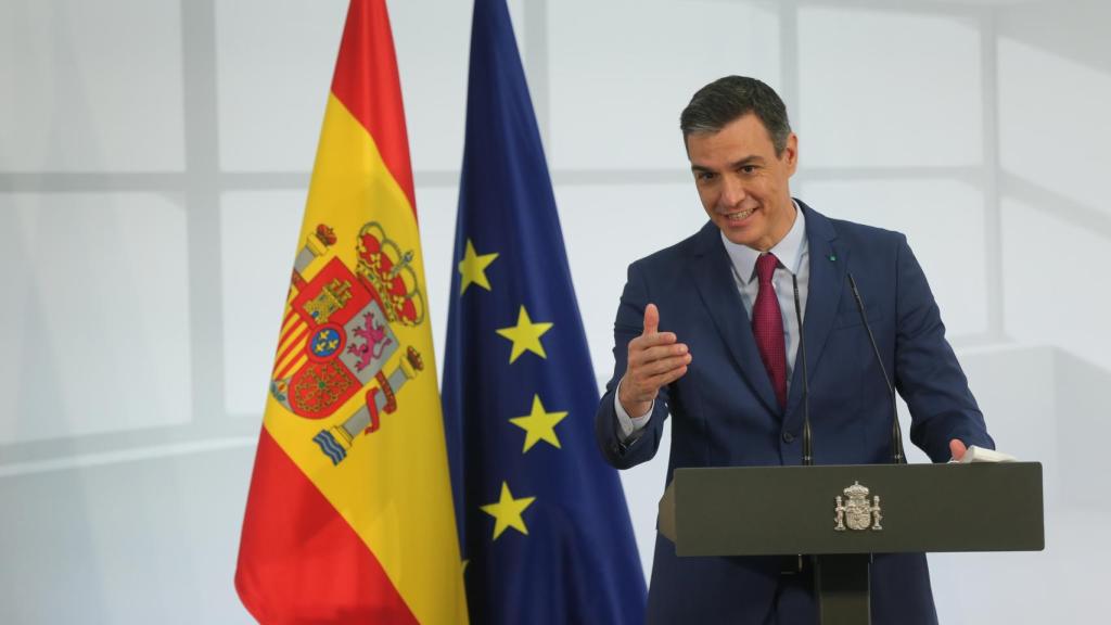 El presidente del Gobierno, Pedro Sánchez, interviene durante un acto de homenaje a la comunidad educativa.