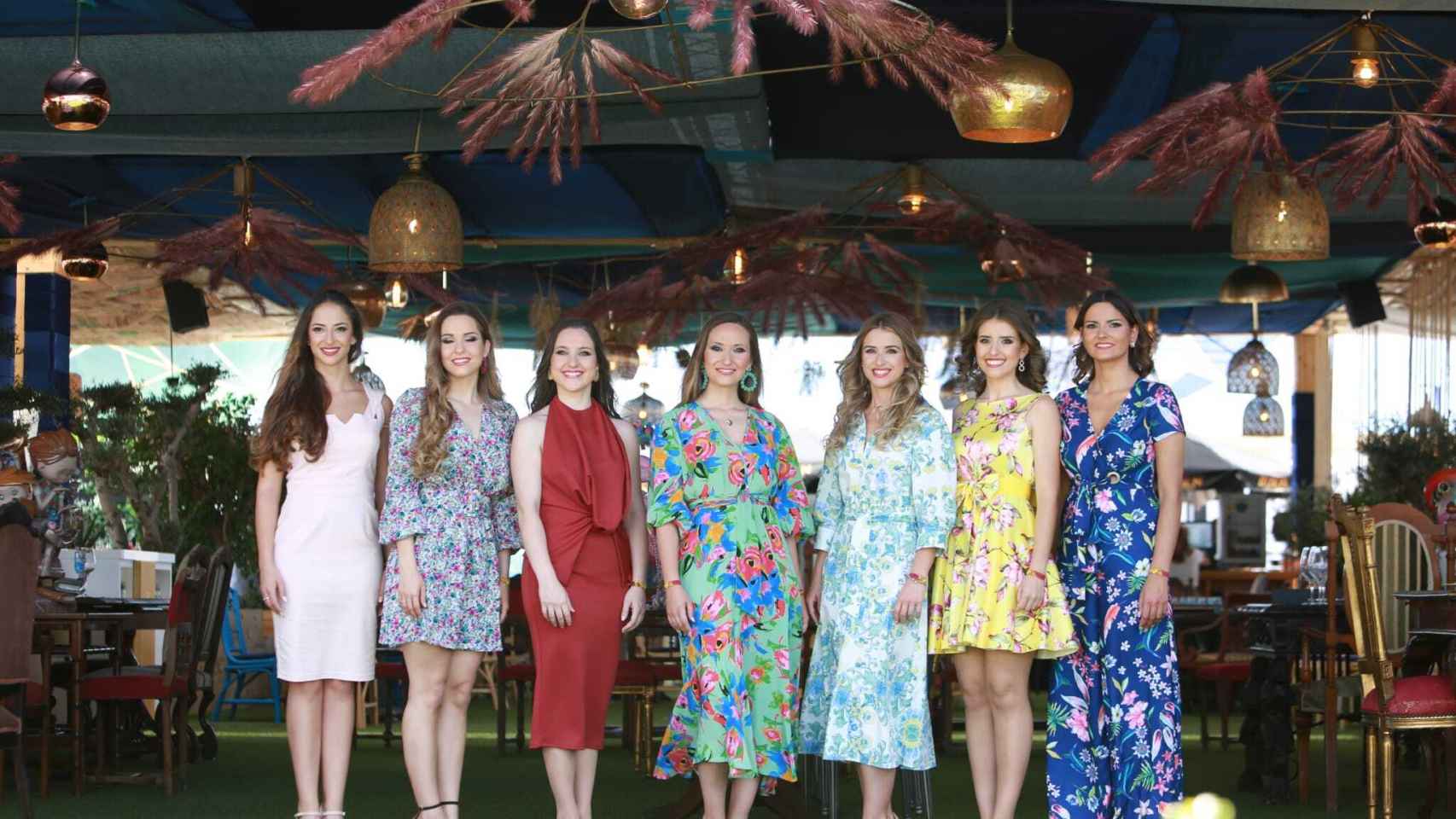 La Bellea del Foc 2022, Marina Niceto, y sus seis damas de honor.