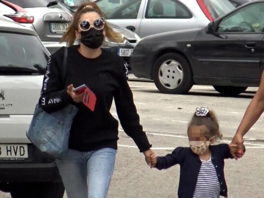 Michu y su hija, Rocío, visitando a José Fernando en el centro psiquiátrico.