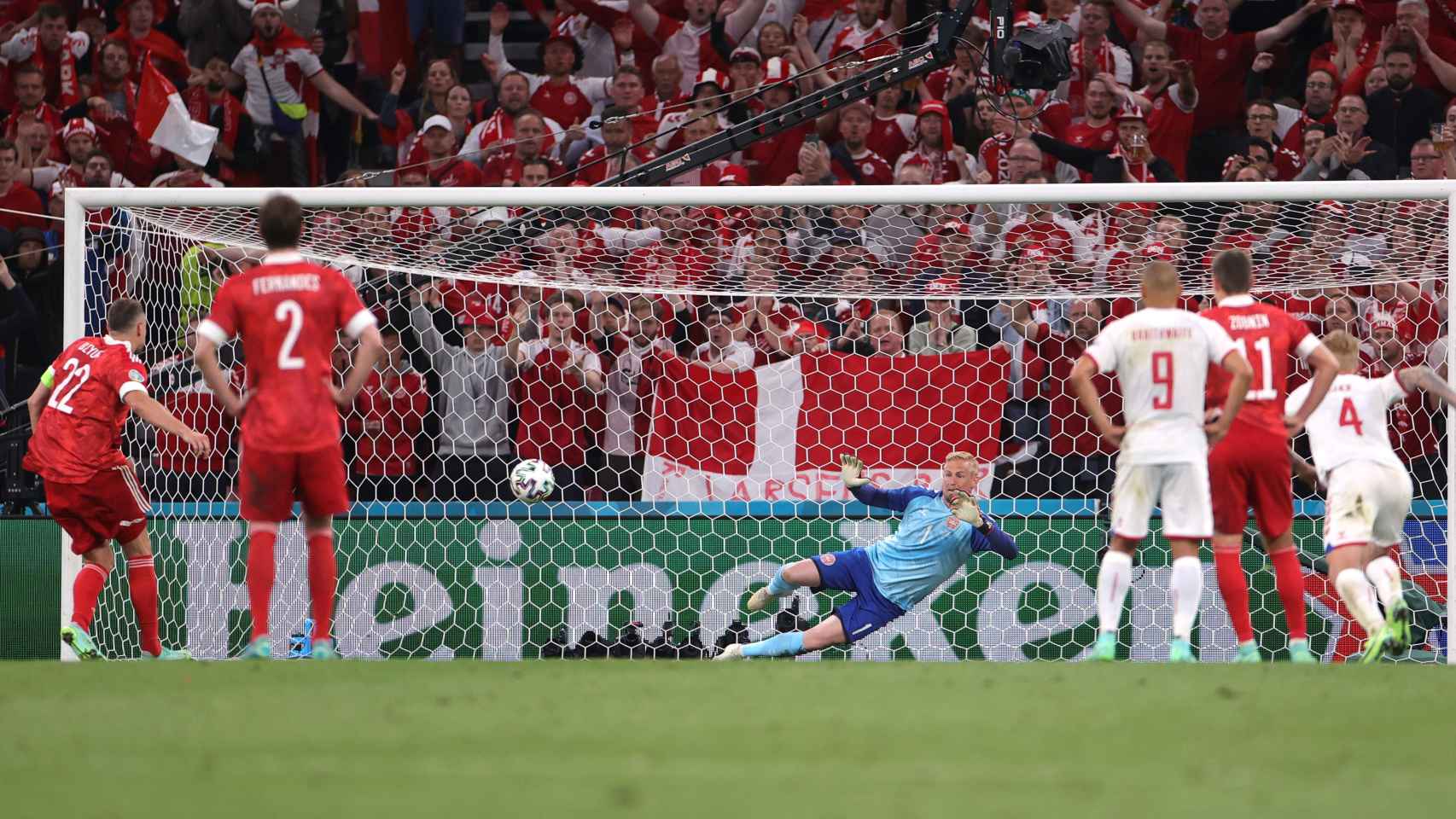 Lanzamiento de penalti de Dzyuba para el gol de la selección de Rusia ante Dinamarca