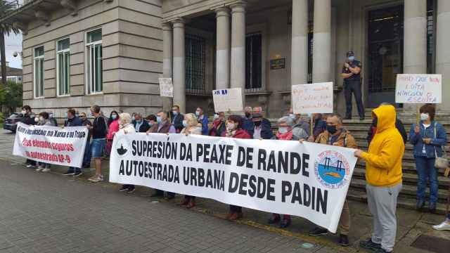 Asociaciones vecinales se concentran en Pontevedra para pedir la supresión del peaje del tramo Vigo-Redondela de la AP-9 (Archivo).