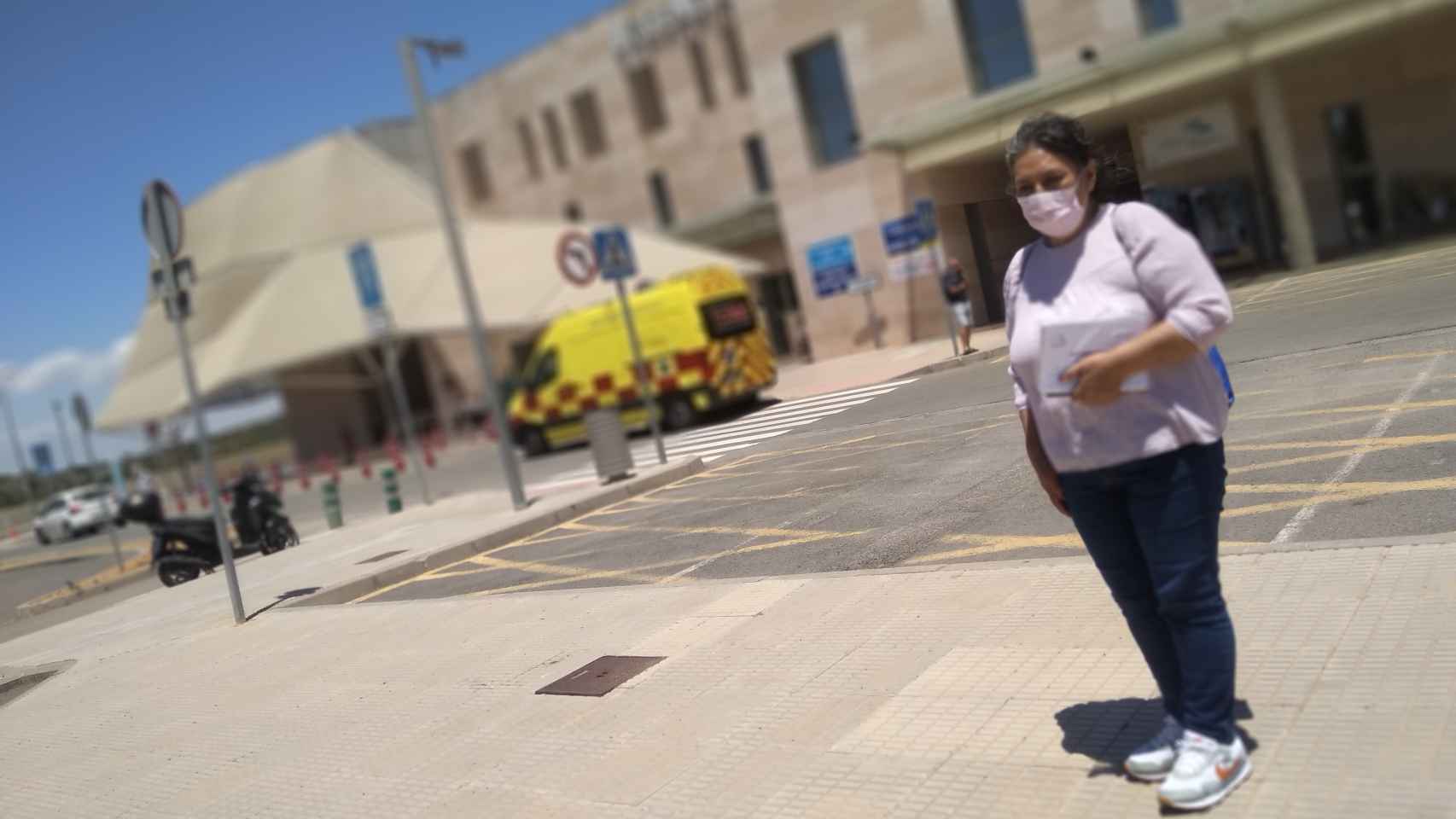 Mariana, este martes, en el Hospital Santa Lucía de Cartagena donde sigue ingresada Lili.