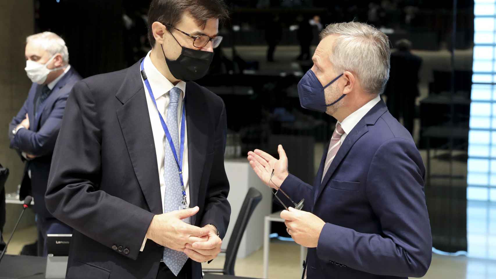 El secretario de Estado para la UE, Juan González-Barba, conversa con su homólog alemán Michael Roth