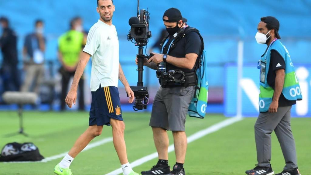 Busquets durante un entrenamiento con España