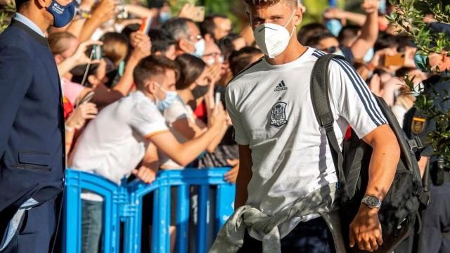 Marcos Llorente en su llegada a Sevilla con la Selección