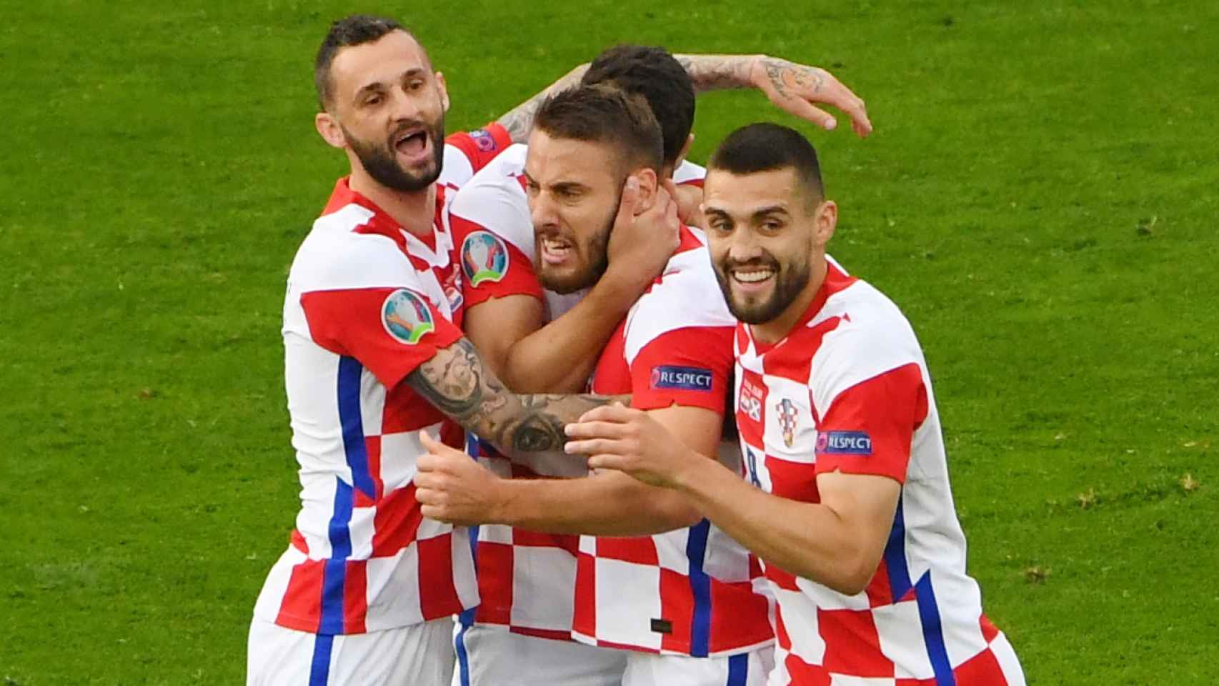 Los jugadores de la selección de Croacia celebran el gol de Vlasic