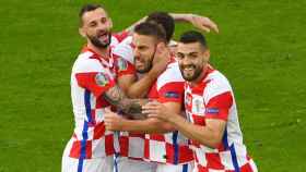 Los jugadores de la selección de Croacia celebran el gol de Vlasic