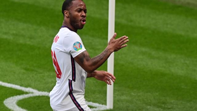 Raheem Sterling celebra su gol con la selección de Inglaterra en la Eurocopa 2020