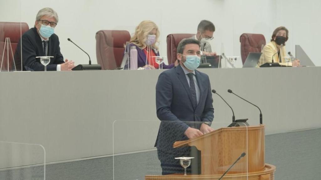 El consejero de Agua, Antonio Luengo, en la Asamblea Regional.