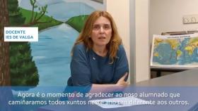 La docente del IES de Valga, Loli Ríos Balsa, participa en el vídeo.