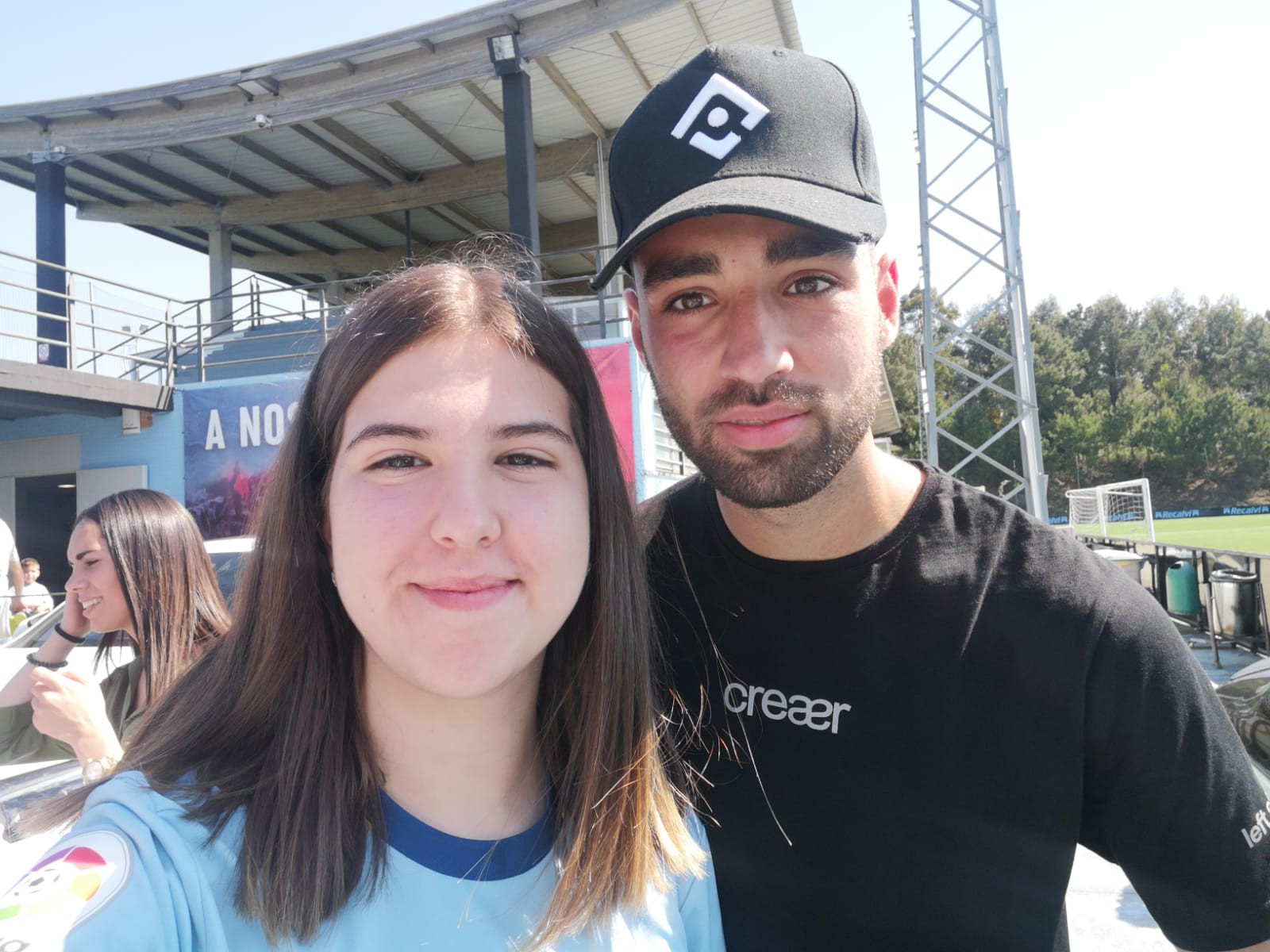 Lucía con Brais Méndez en A Madroa.