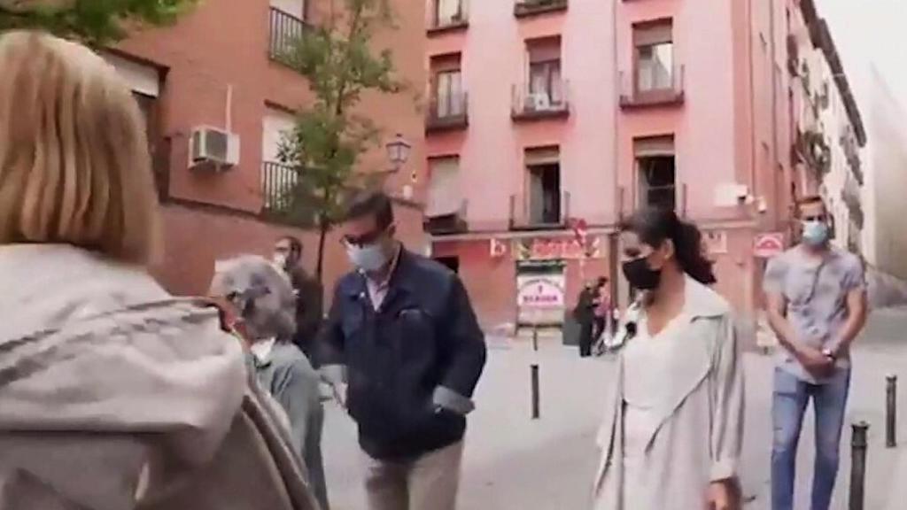 Rocío Monasterio antes de enfrentarse a los dos jóvenes.