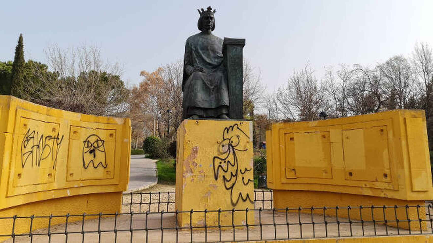 Estatua de Alfonso X en el parque Tres Culturas