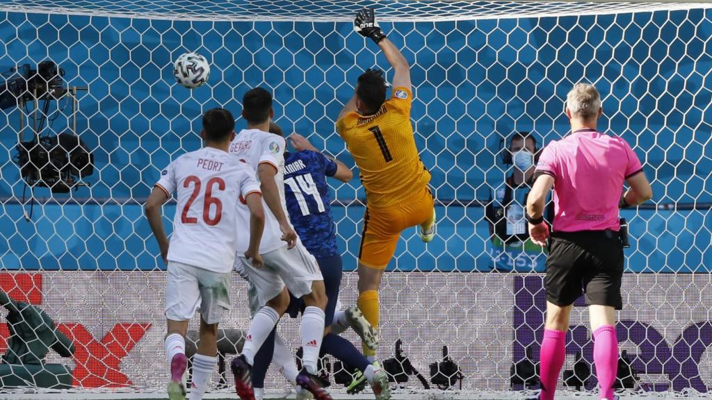 Martin Dubravka falla al despejar el balón y mete el gol en su propia portería