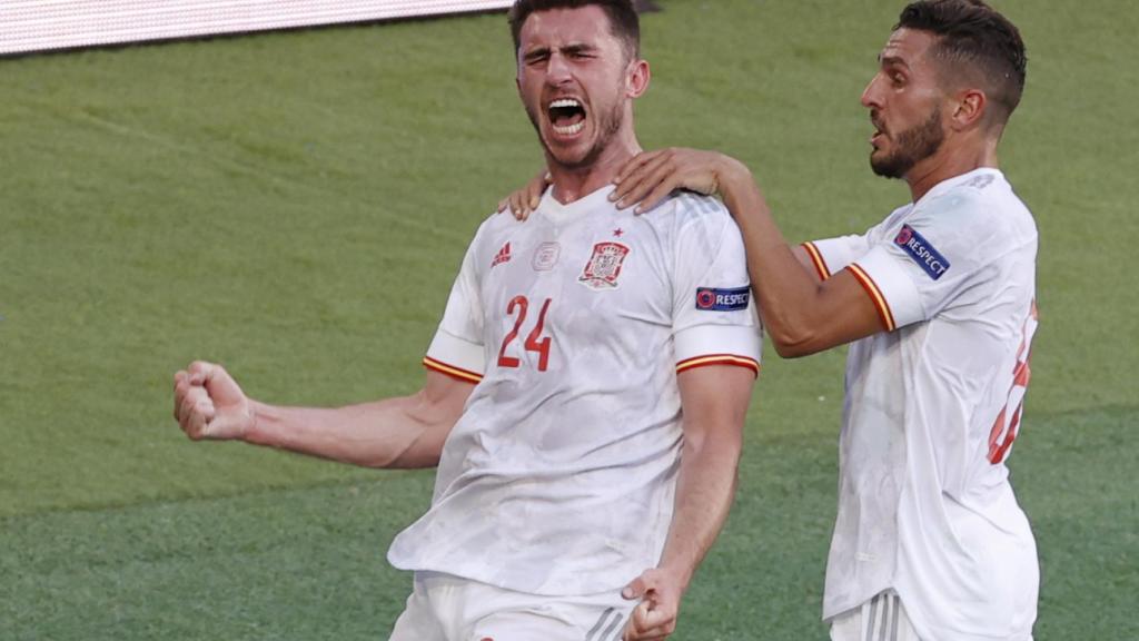 Aymeric Laporte celebra su gol a Eslovaquia