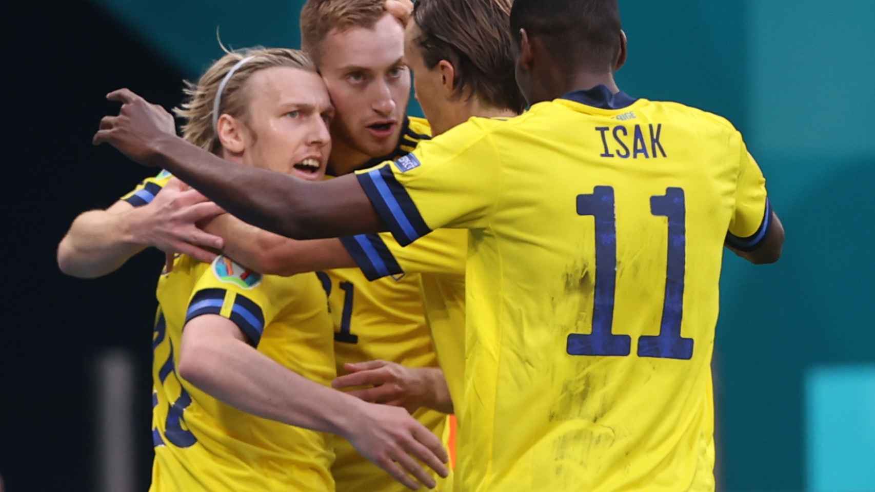 Piña de los jugadores de Suecia para celebrar el gol de Emil Forsberg