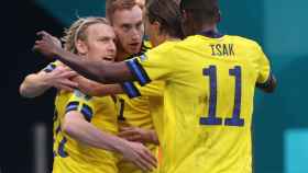 Piña de los jugadores de Suecia para celebrar el gol de Emil Forsberg