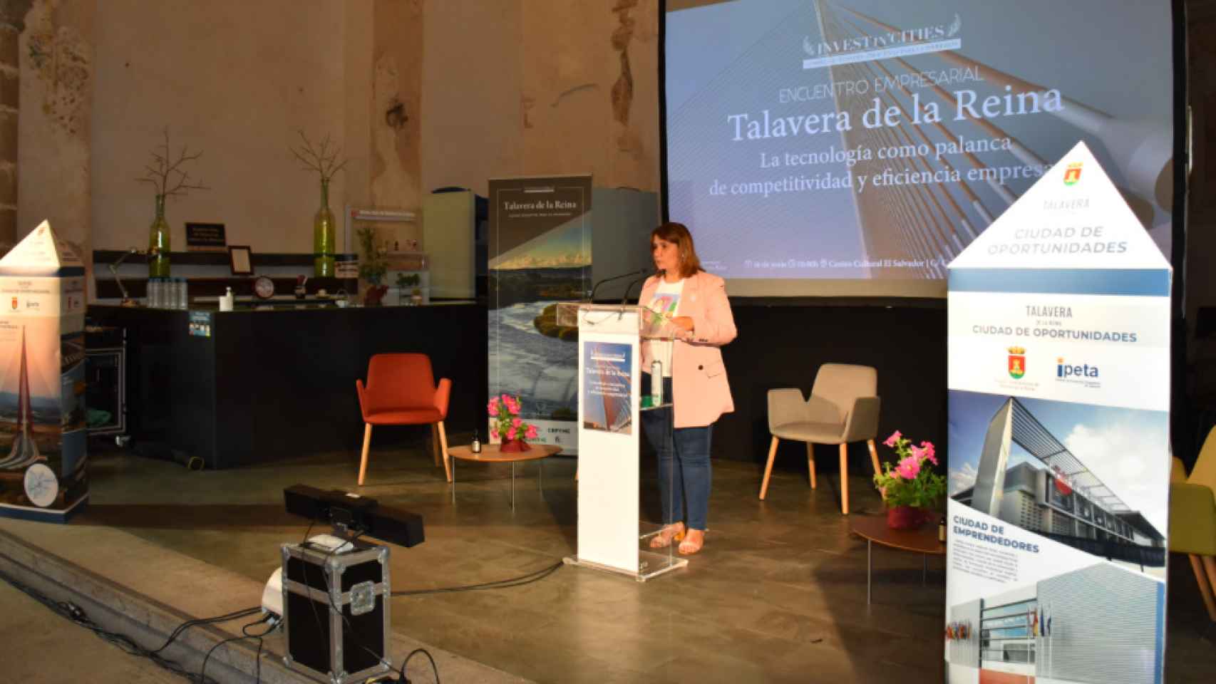 La alcaldesa de Talavera de la Reina, Tita García Élez, durante la presentación.